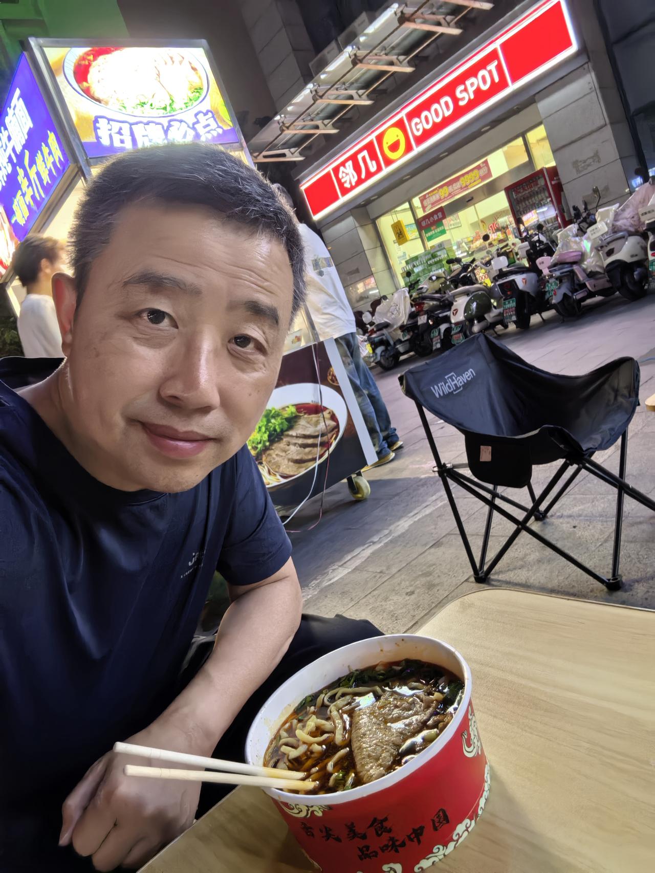 酒龄四十年，今天是我滴酒未沾的第318天。
 
昨天晚上失眠了，熬到凌晨两点才睡
