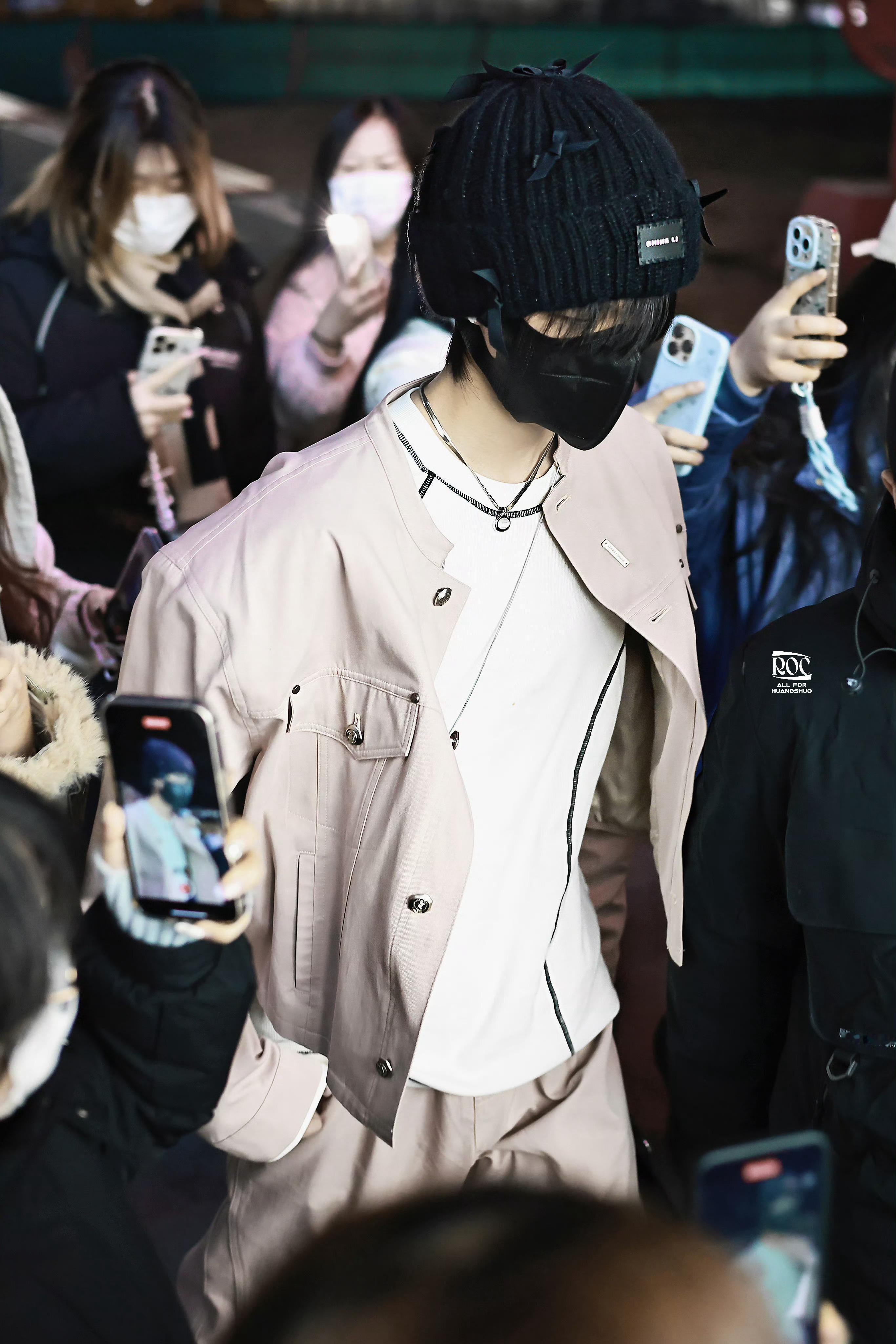 黄朔你小子是真听进去了、、机场如秀场😎 