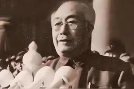 1992年，吴德坐在家中看电视，突然一则新闻的播报引起他的关注，在仔细看过新闻内