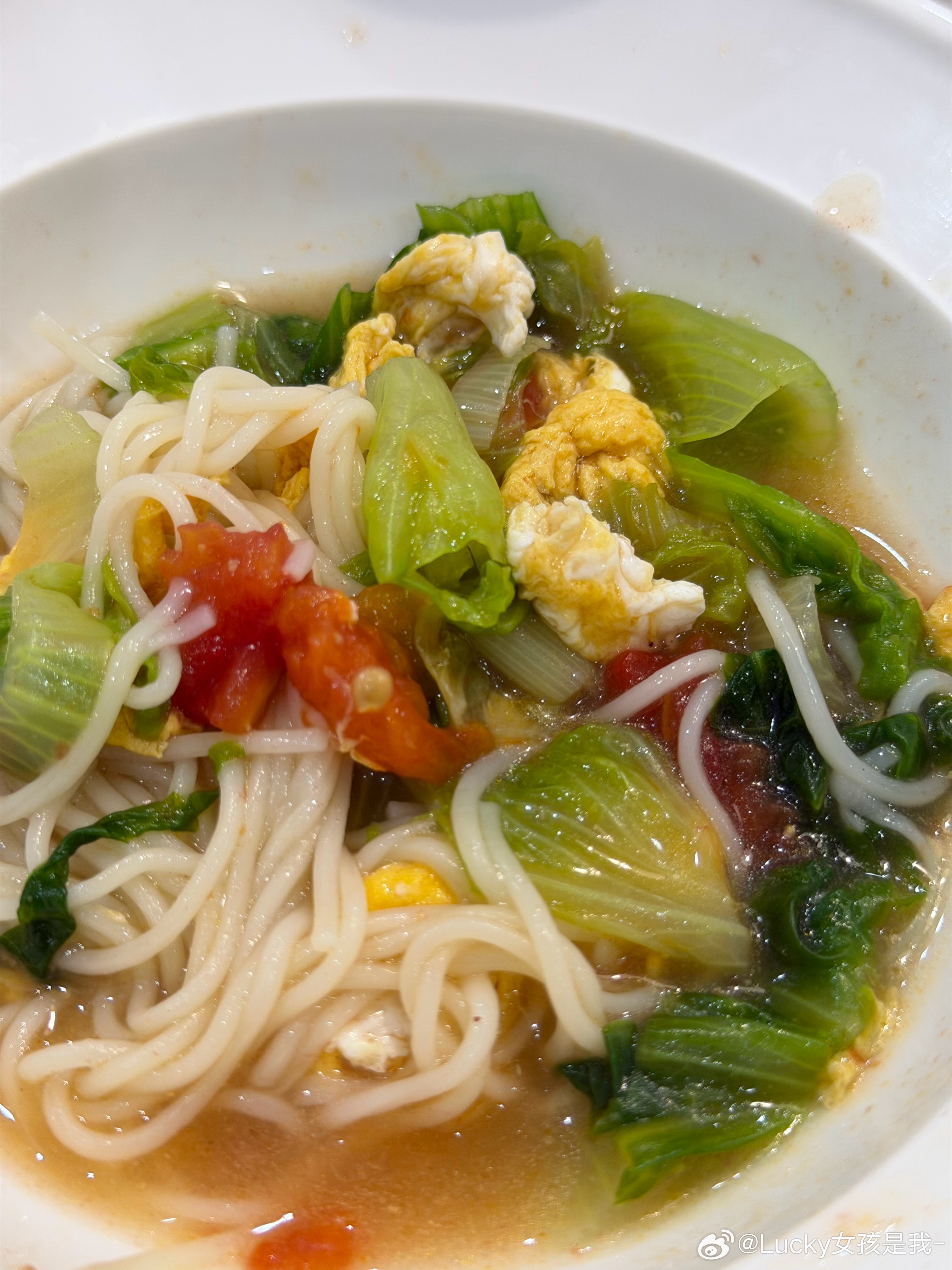 今天晚上鸡汤下的面条，已经吃完饭一二十分钟了。 