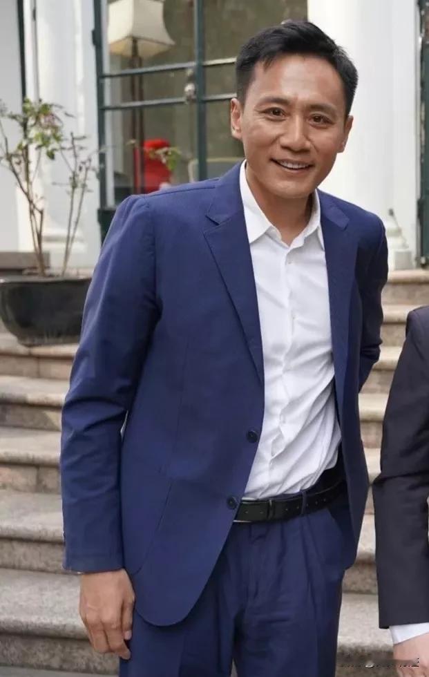 岁月不居，时节如流，一不小心，又一位男神被时光没收！
刘烨年轻的时候，就靠他那一