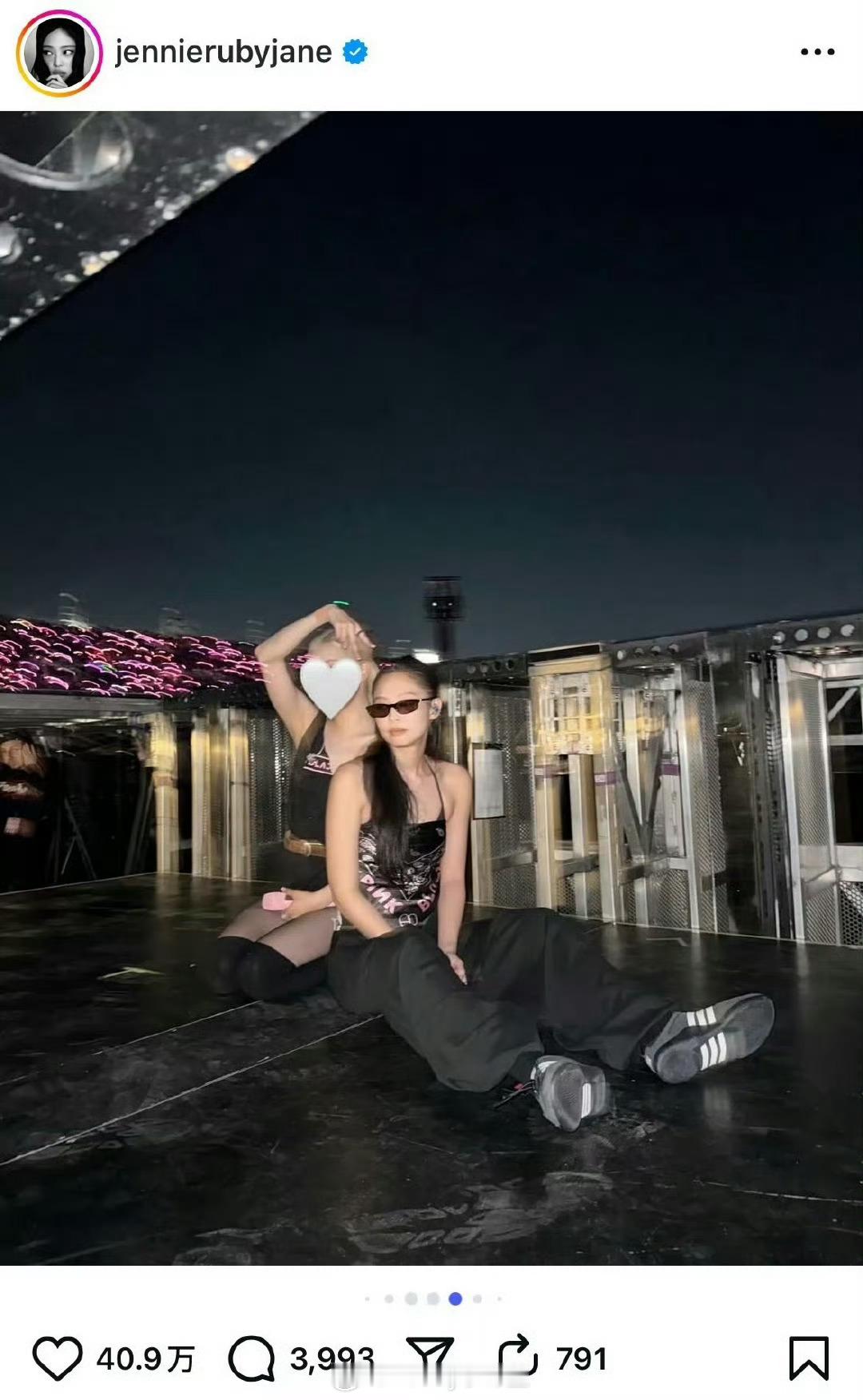 Jennie晒与朴彩英合照，为什么要打码[哆啦A梦吃惊] ​​​
