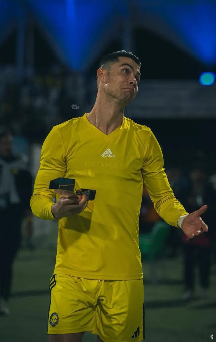 C罗罢赛风波后首球完美，回归则取得进球并带领球队获胜，没有什么比C罗昨夜的表现还