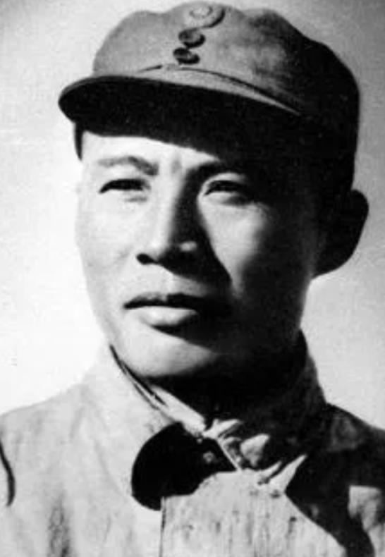 1937年，吕正操手下一个营被日军围困，他正要集结兵力营救，紧要关头，军长电报传