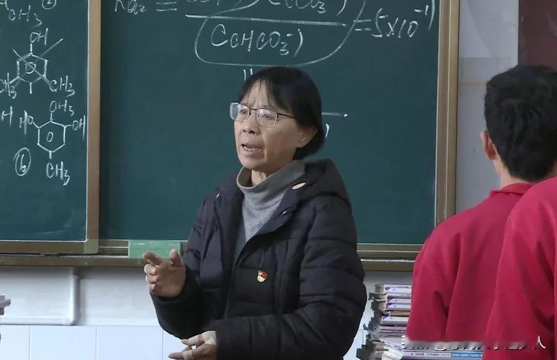 重男轻女这一观念，就像顽固的石头，在很多地方仍未彻底移除。朋友曾跟我讲过他家的事