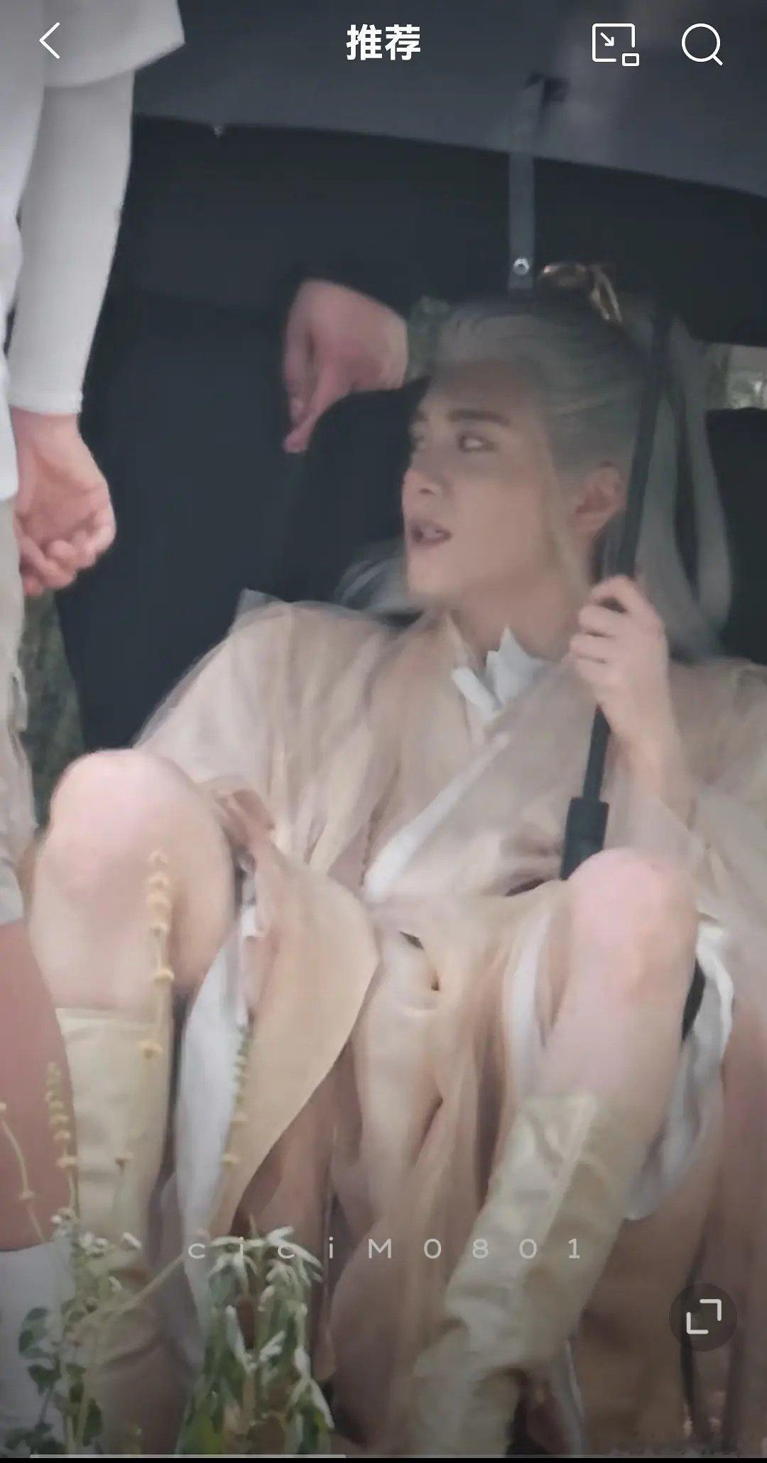 突然发现曾舜曦好小一只 ​​​