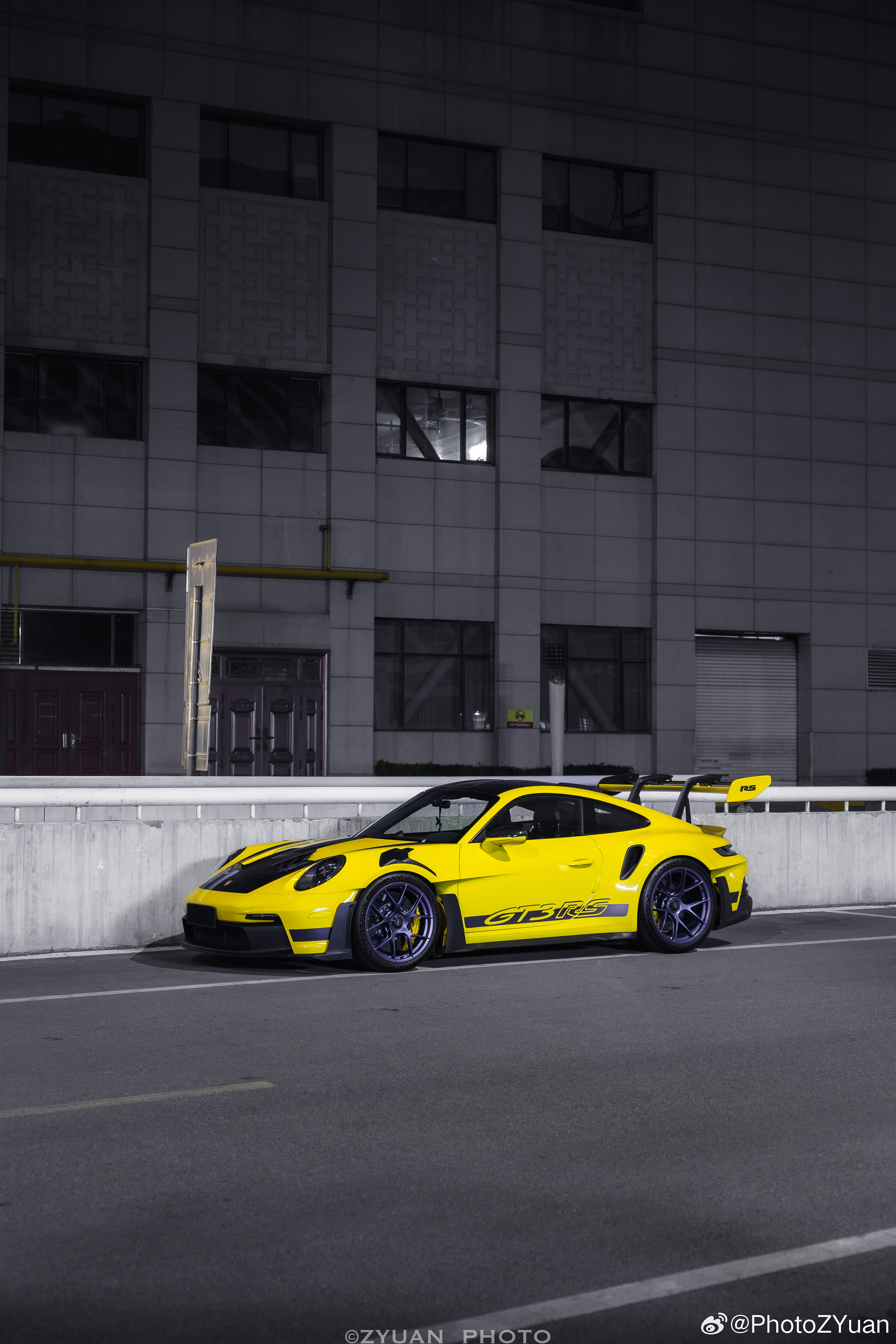 📸  西安第四台992.1GT3RS  🇩🇪 Spec为黄色车漆面，紫色锻
