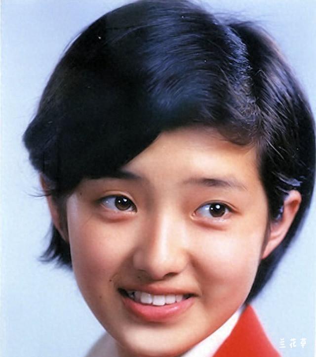 最喜欢看清纯的山口百惠，看不厌。
有谁和我一样，一直喜欢着山口百惠？