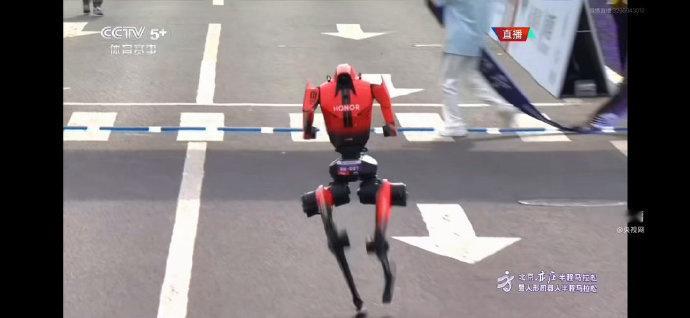 机器人半马冠军出自做手机的荣耀 谁能想到，亦庄机器人半马的冠军居然被一家造手机的