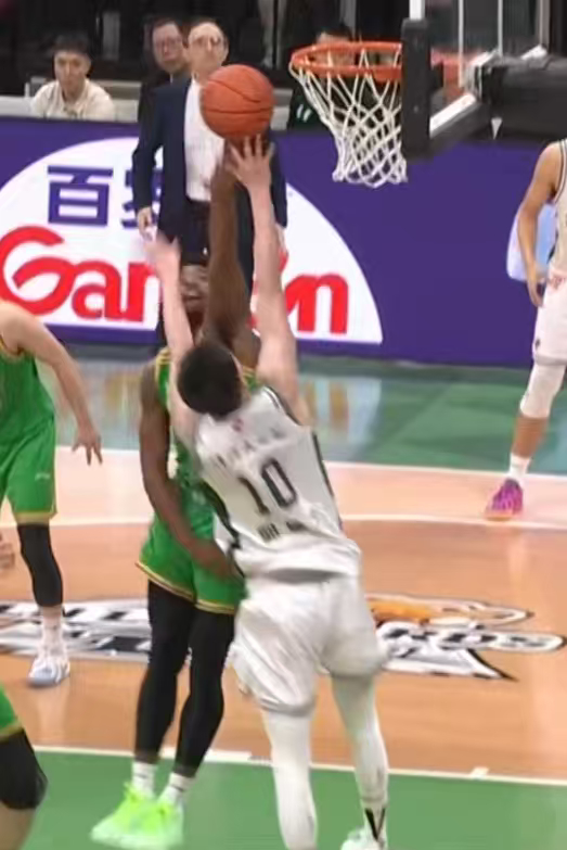 谁说要换金顿的？金顿可太香了！辽宁男篮vs同曦男篮