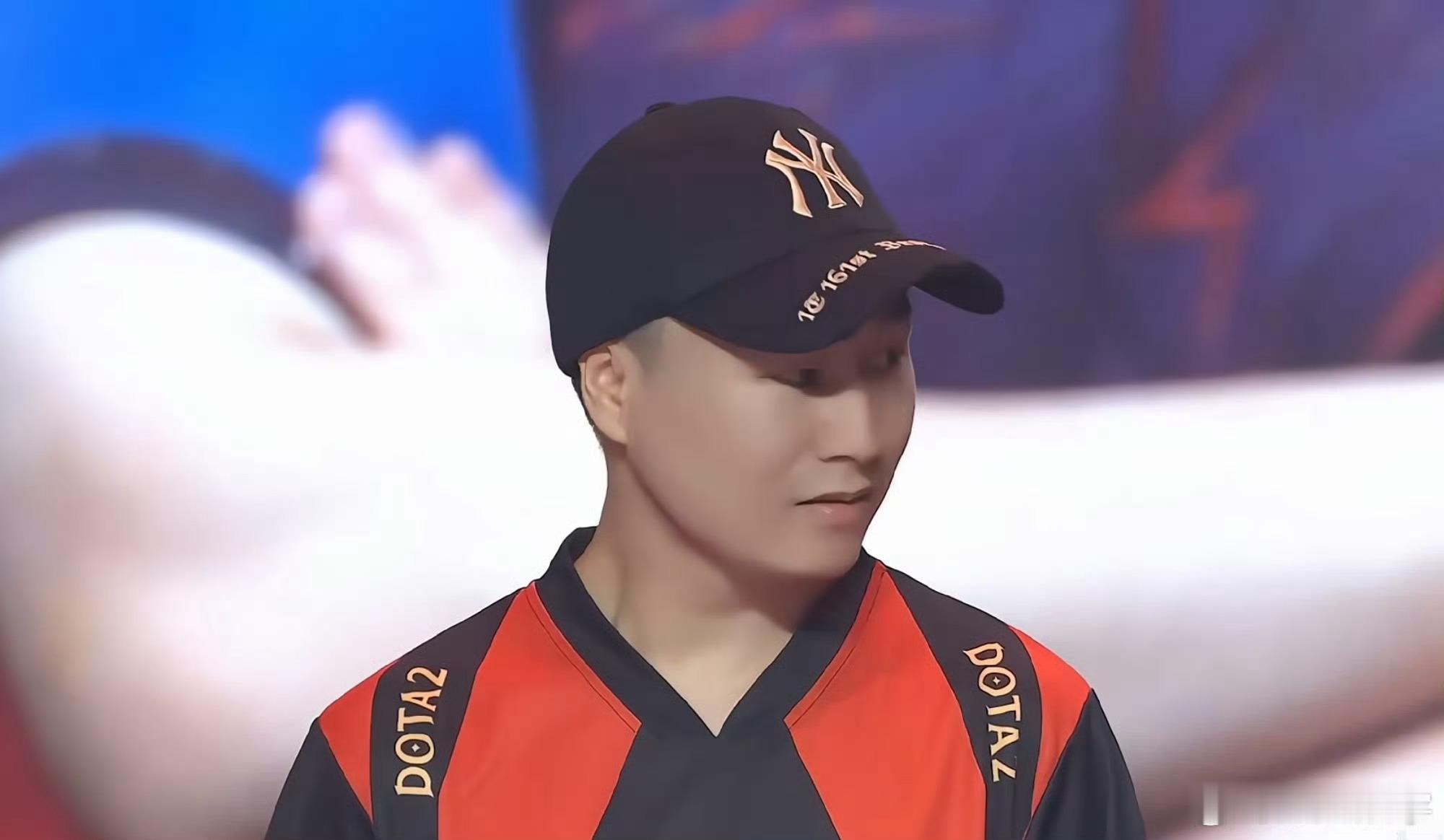 甲哥：我感觉我实力没有太大的问题，就是缺乏细致的指挥，打单排的指挥和打宝可梦的指
