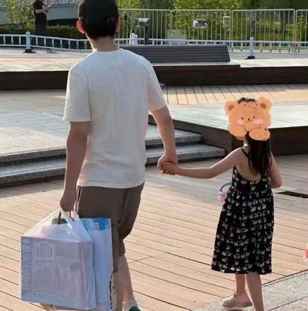 董子健女儿奴实锤从给女儿写的信，到采访里提到孩子时瞬间柔和的语气，董子健对女儿的