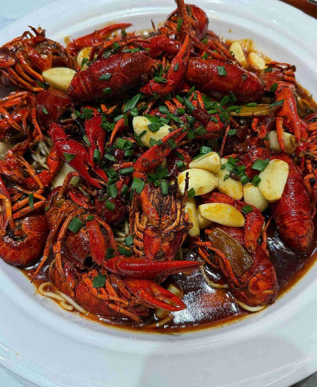 没有什么烦恼是一顿龙虾治愈不了的！今年的第一份大餐！


带定位晒今日生活
我的