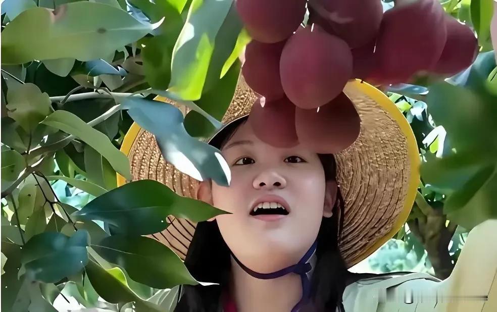 6月17日，张家齐妈妈发文说：“走在自己的路上依旧绽放，追寻自己的梦想。”

她