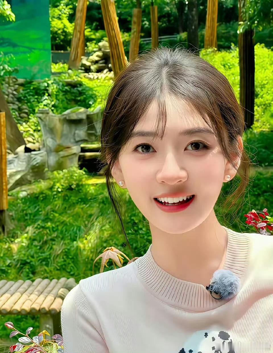 同一个设备拍的 杨迪vs陈哲远 这拍照技术哈哈哈哈哈 
