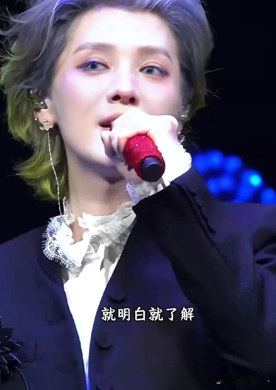 鹿晗化妆真心绝，精致五官配啥妆都好看，他说‘喜欢就好’超圈粉！酷酷的鹿晗 鹿晗造