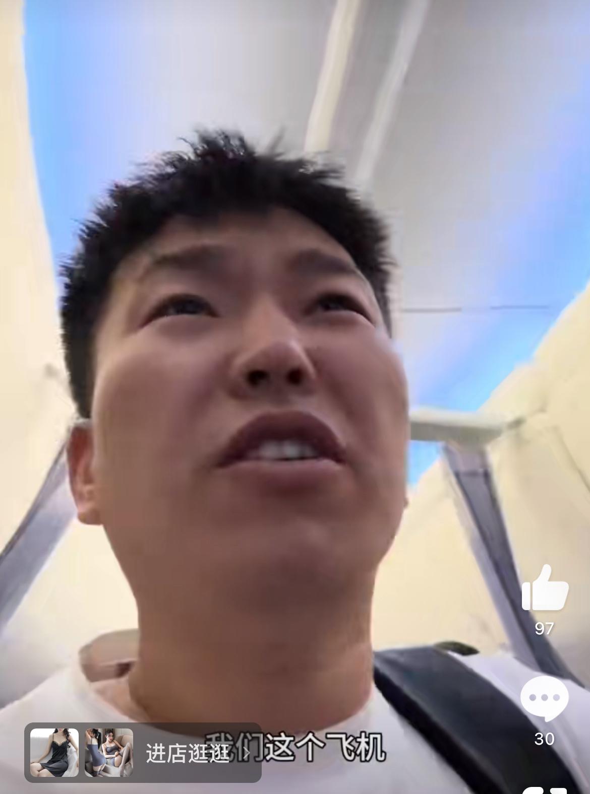 男子质疑国内航班上为啥播放外国视频，这些视频违法了吗？怎么不能放，你不想看可以不