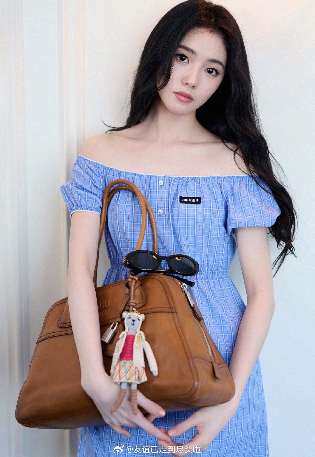 赵今麦、刘浩存miumiu新物料00花里，这两个最出挑 