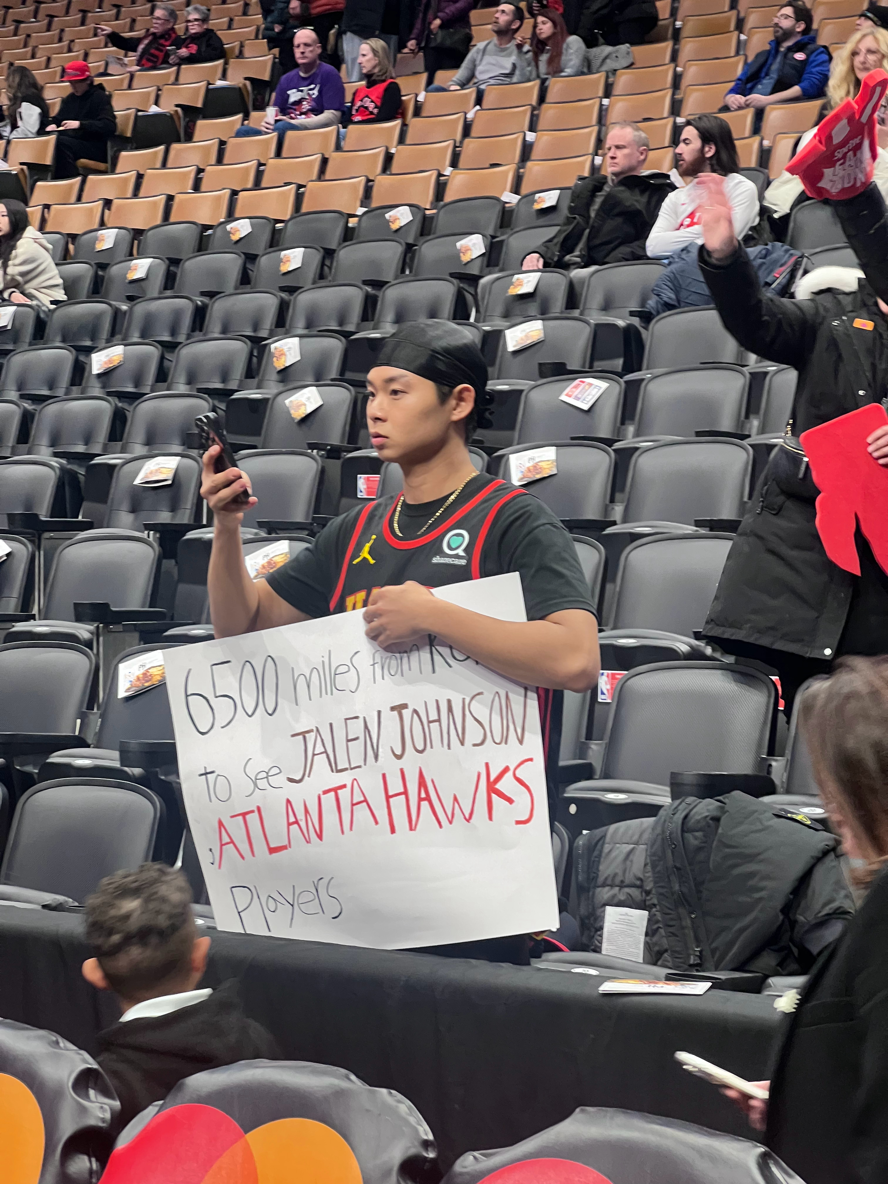 今天在多伦多我们的朋友Marshall 帮我们拍的照片！一位飞了6500英里（1