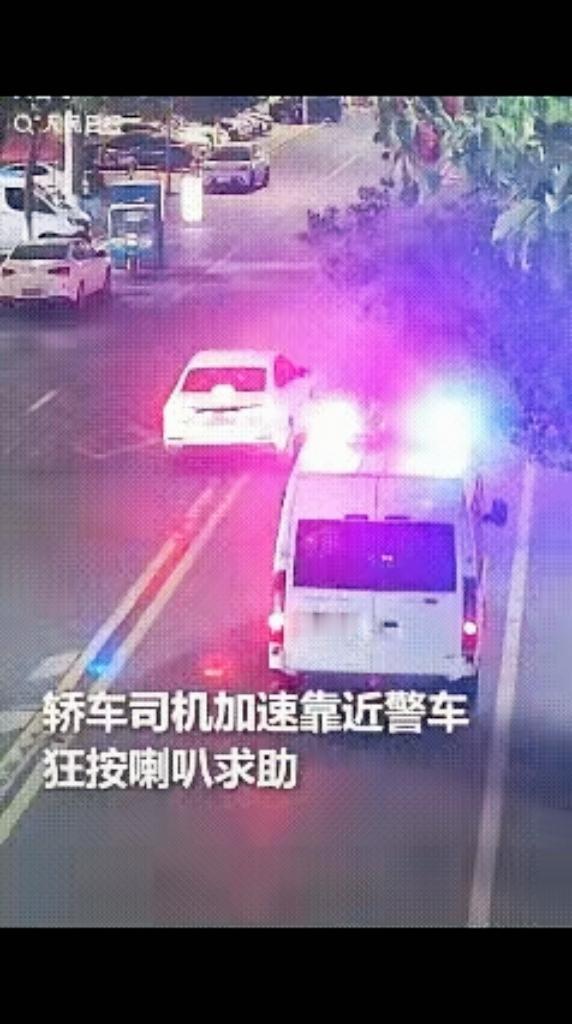 浙江一警车正在巡逻，突然一轿车加速靠近，狂按喇叭将警车截停！民警打开窗户，就听到