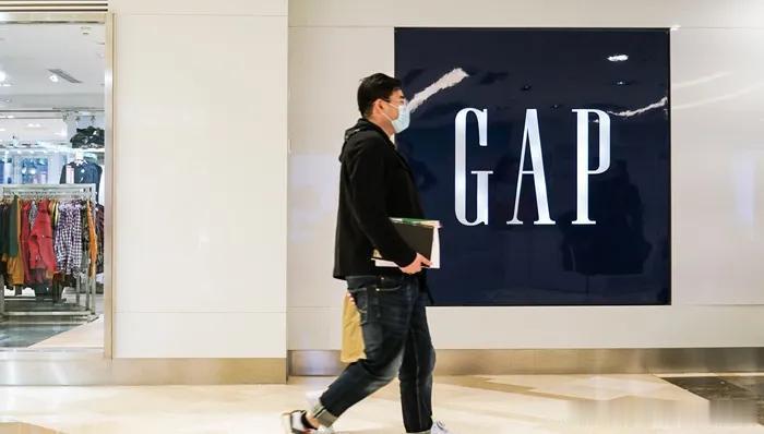 微博知名博主 济南一商场想“劝退”GAP济南爆料gap 原创 周芳颖 界面新闻 