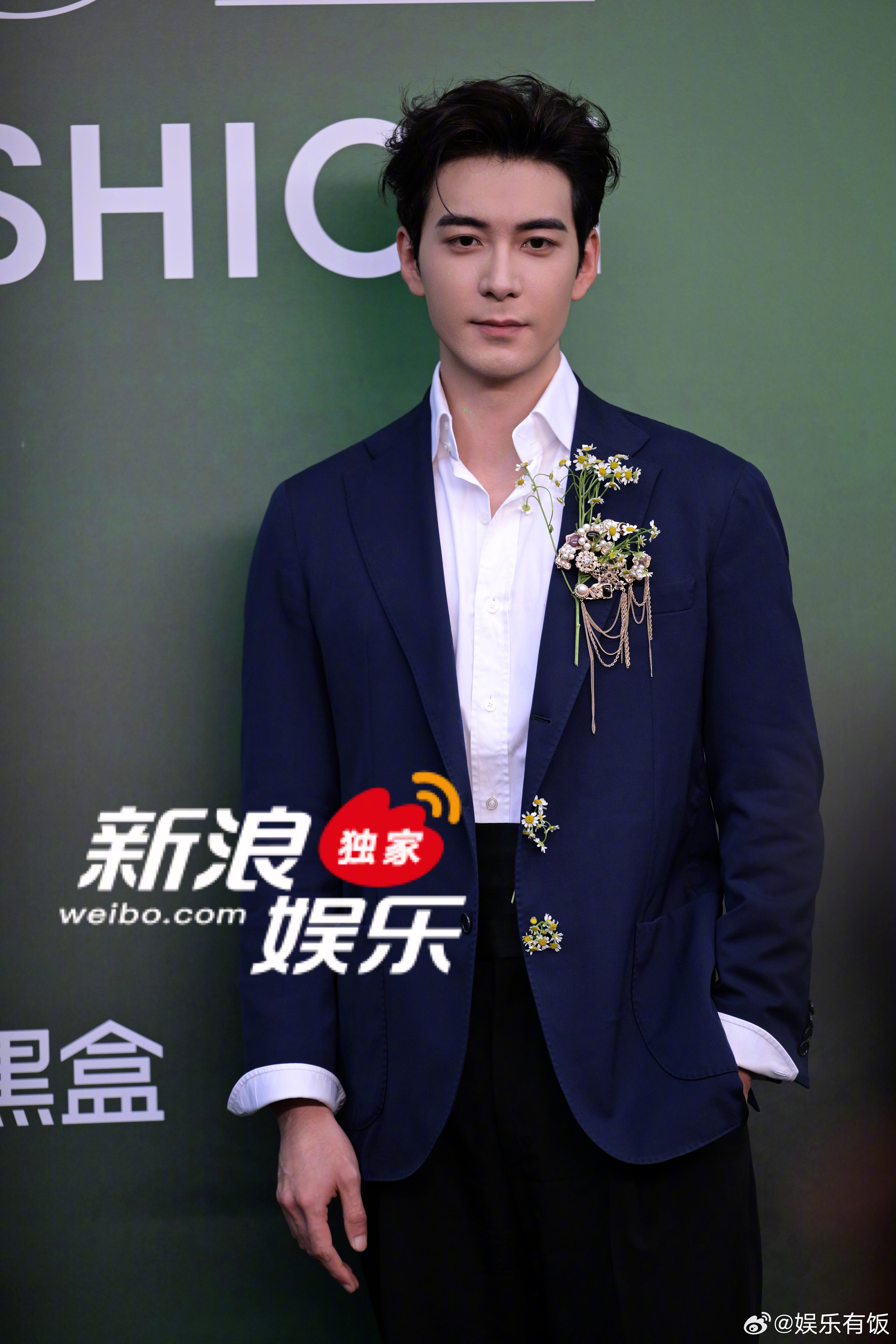 陈星旭像来收购vogue的谁给陈星旭递一个霸总本子 亮相vogue红毯，这套真的