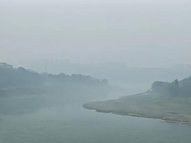 11月29日0时起，泸州启动重污染天气黄色预警


就在昨夜的空气中，似乎弥漫着