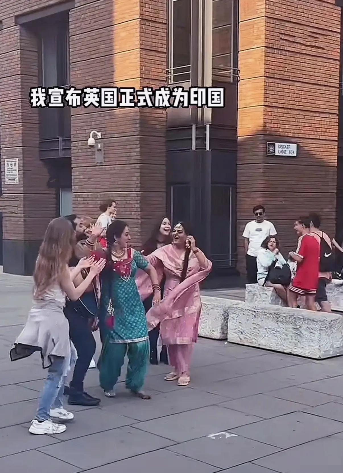 我家楼下有个印度馆子！
老板是纯印度人，娶了个中国媳妇一起打理。
可邪门了！
