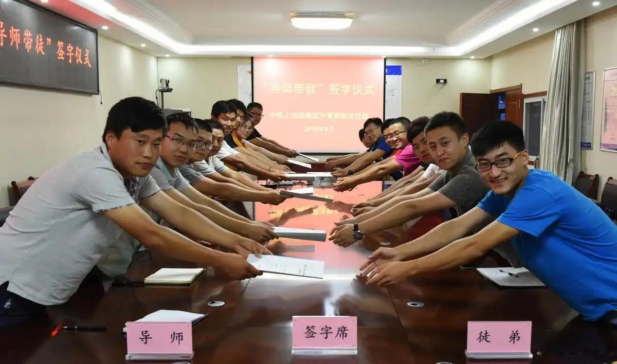 2026 年退休职工养老金还会调整吗？武汉一位50岁女职工退休后每月2104.1