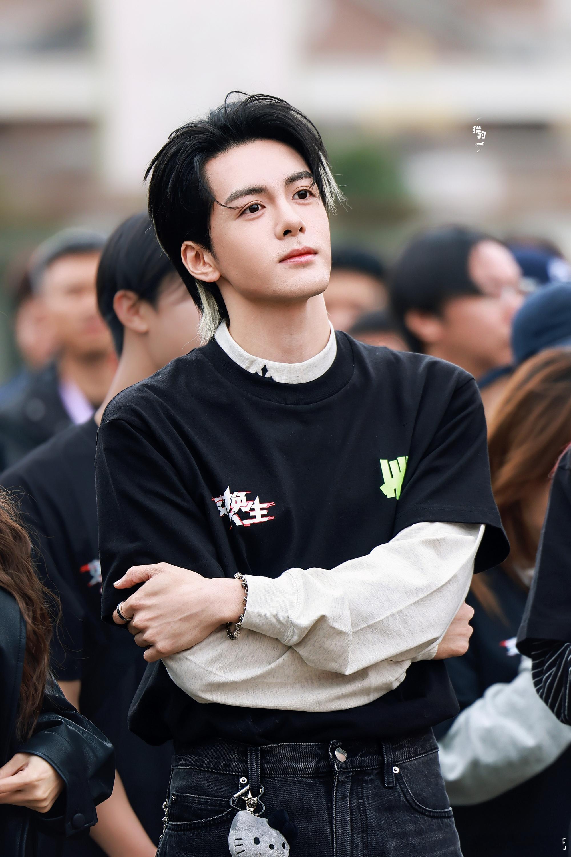 曾舜晞交换人生开机造型初次见面Mars大神！白色挑染帅的很权威！曾舜晞[超话] 