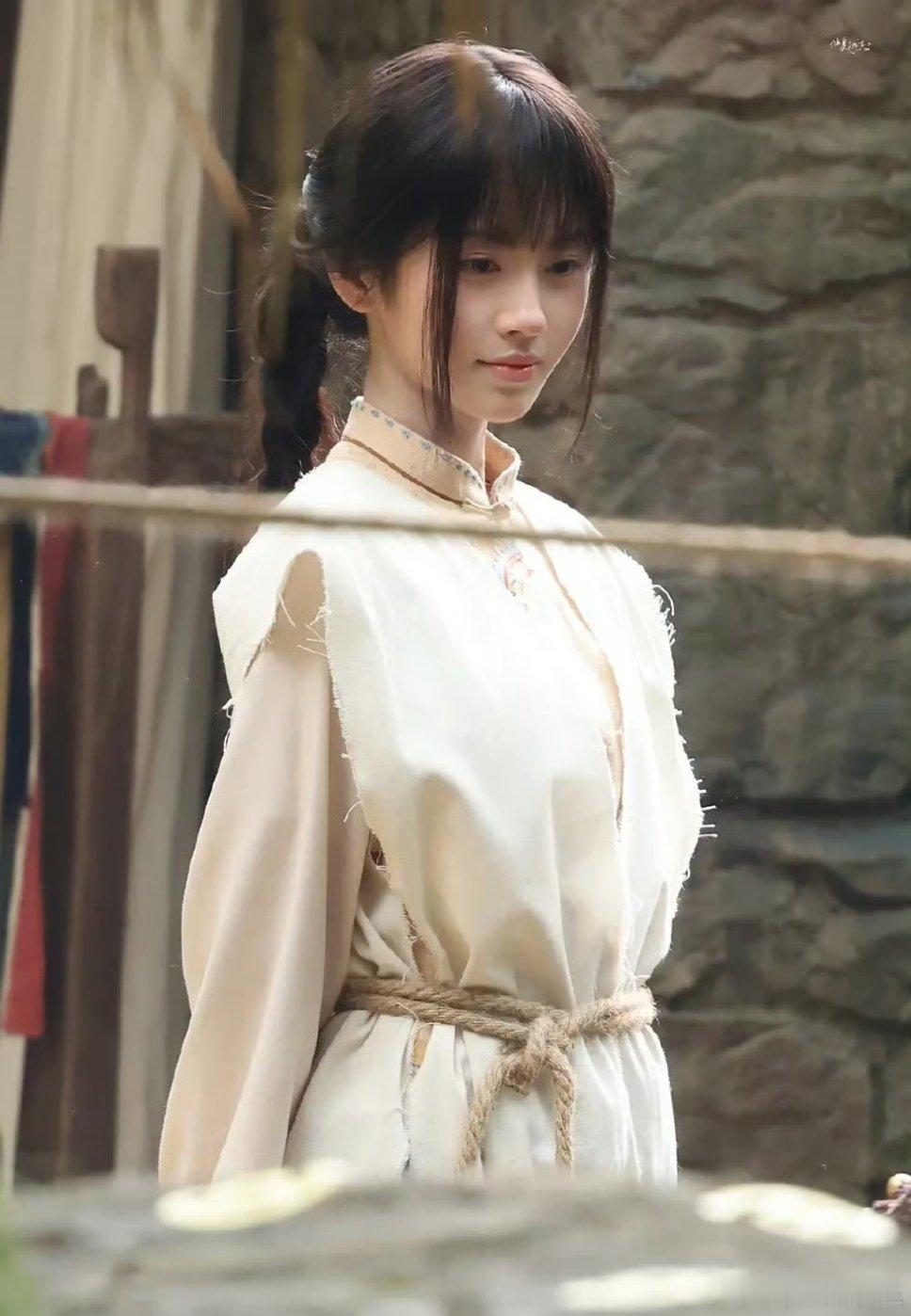 鞠婧祎齐刘海少女造型，驾驭的如何 