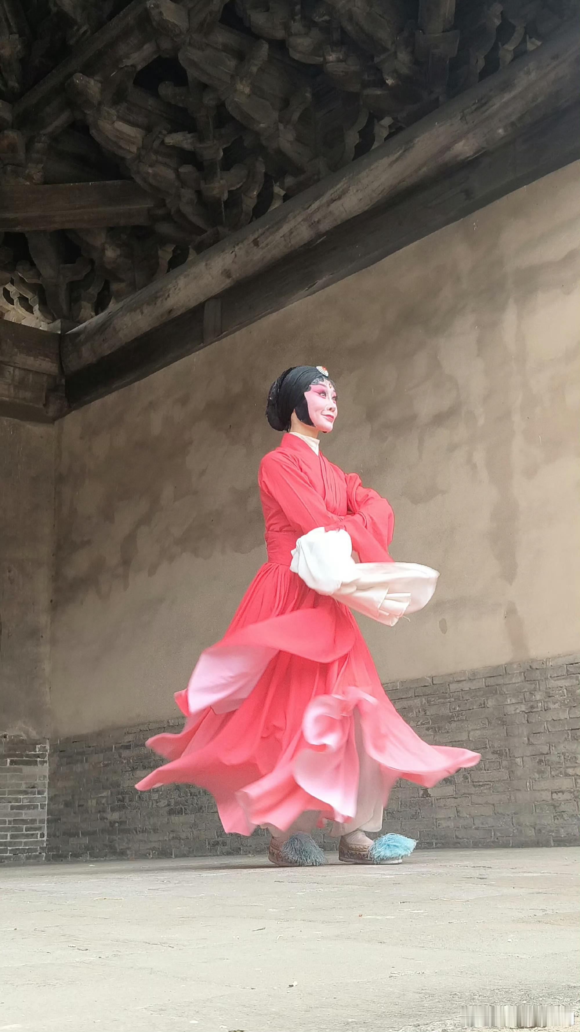 被山西古戏台深深震撼 屋檐上的文脉：走进王报金代戏台，聆听八百年戏韵长歌！山西古