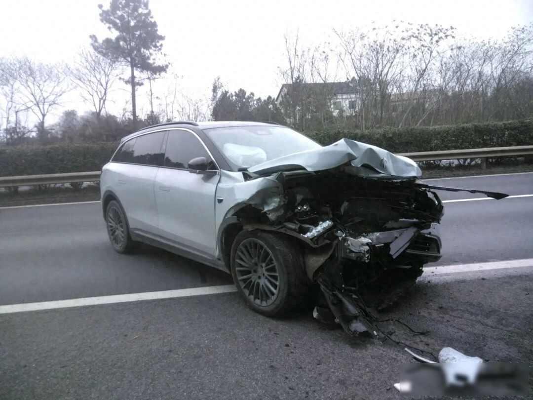 智能驾驶的谎言:司机打盹，信任瞬间崩塌！

1月1日那天下午两点，邹某在湖南衡邵