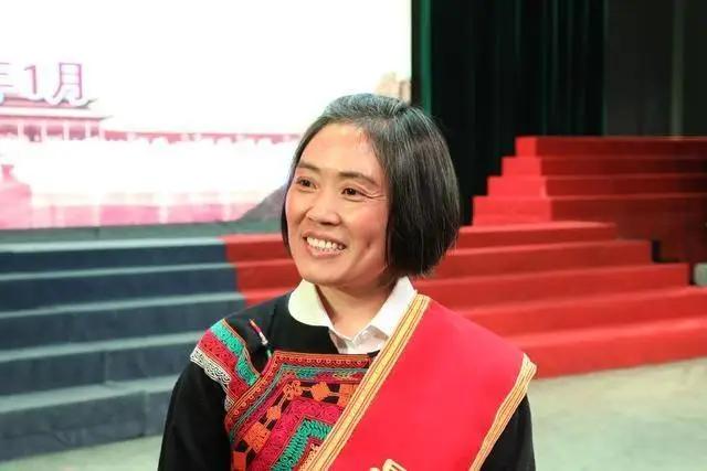一个搞了20年军工、肩膀上扛着大校军衔的空军女高工，退役后应该过啥日子？
在城里