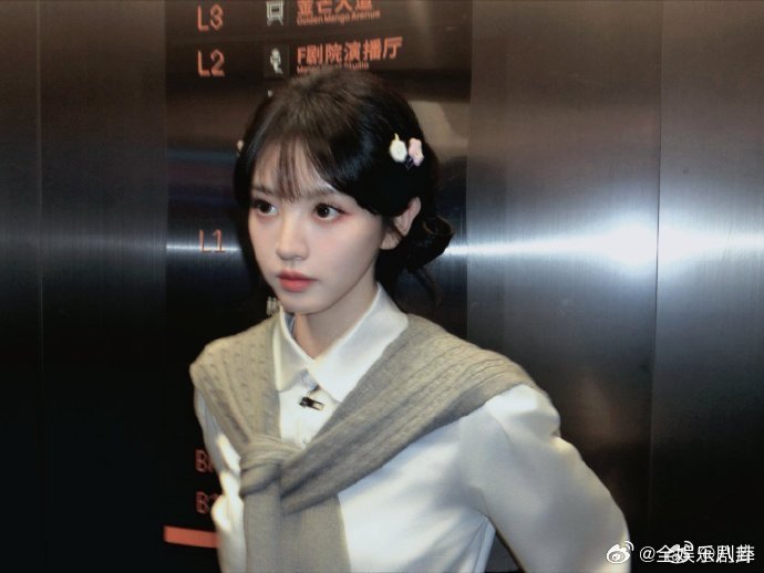 田曦薇运动细胞你好星期六田曦薇在你好星期六的运动表现太亮眼了，跳高动作轻盈又有力