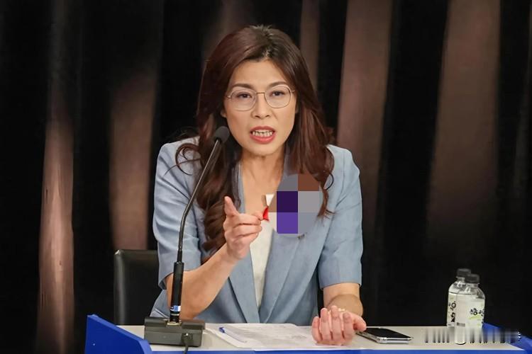 果然没看走眼。郑丽文就是“鲶鱼”，一出场，就能搅动国民党这汪“死水”，本以为在新