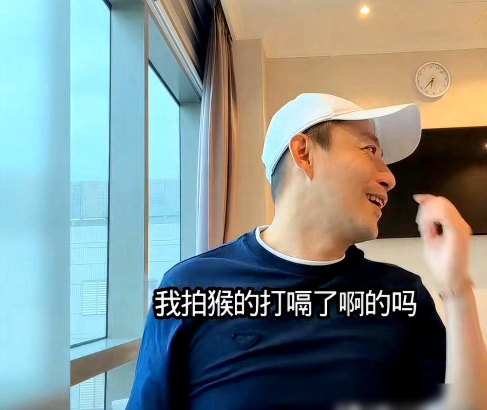 汪小菲给孩子拍个嗝，全网都跟着打鸣。这排面，就离谱。
 
马筱梅举着手机拍，张兰