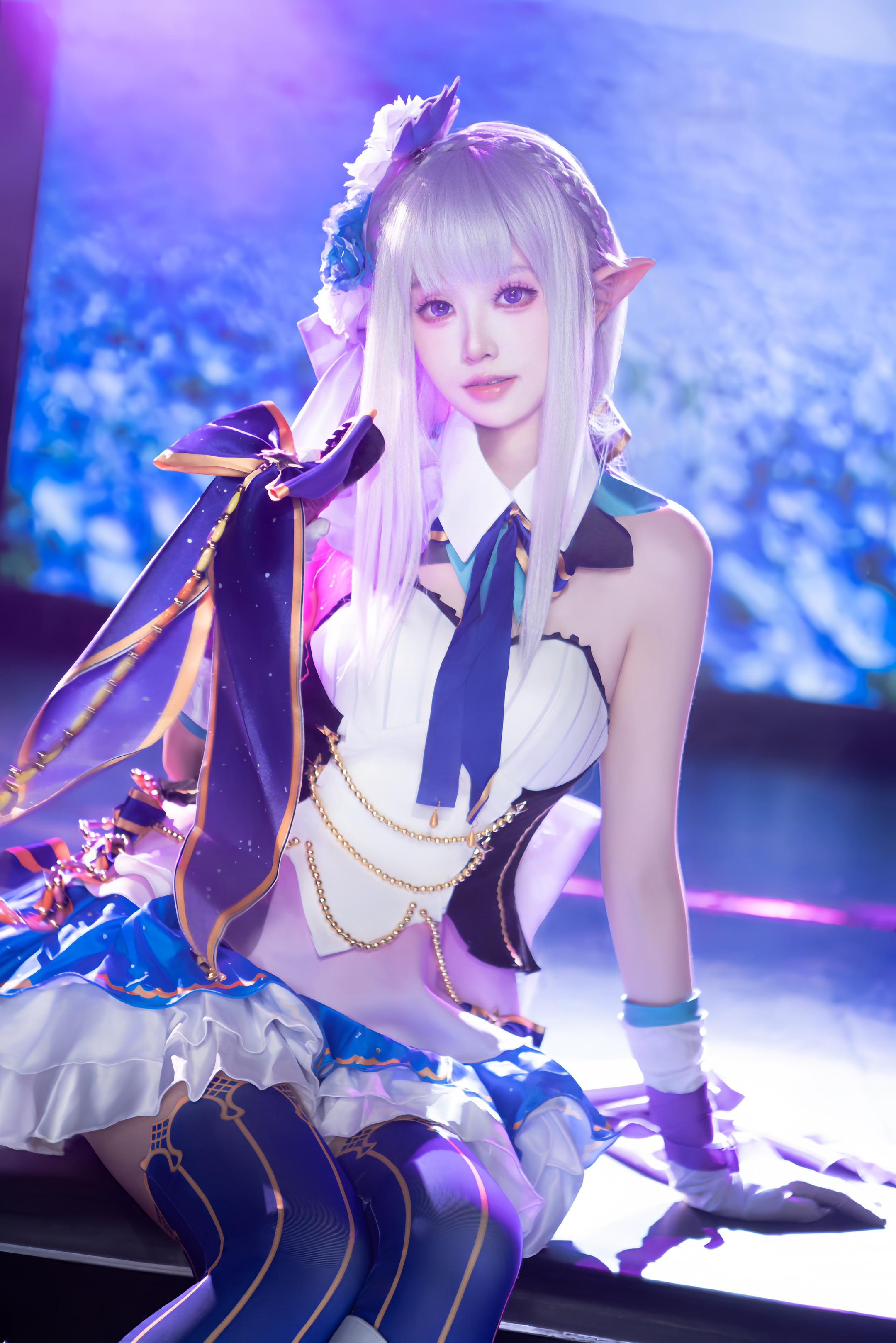 既不是氷結魔女，也不是银发的半妖精。