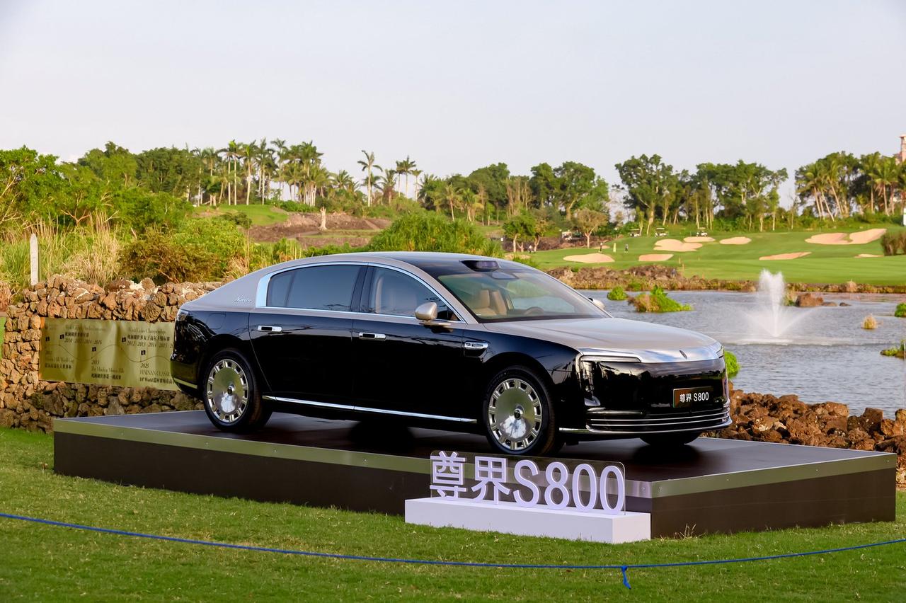 果岭决胜，静谧中见真章
赛事决胜时刻，全场屏息，唯有心跳与精准共振。而作为首席合