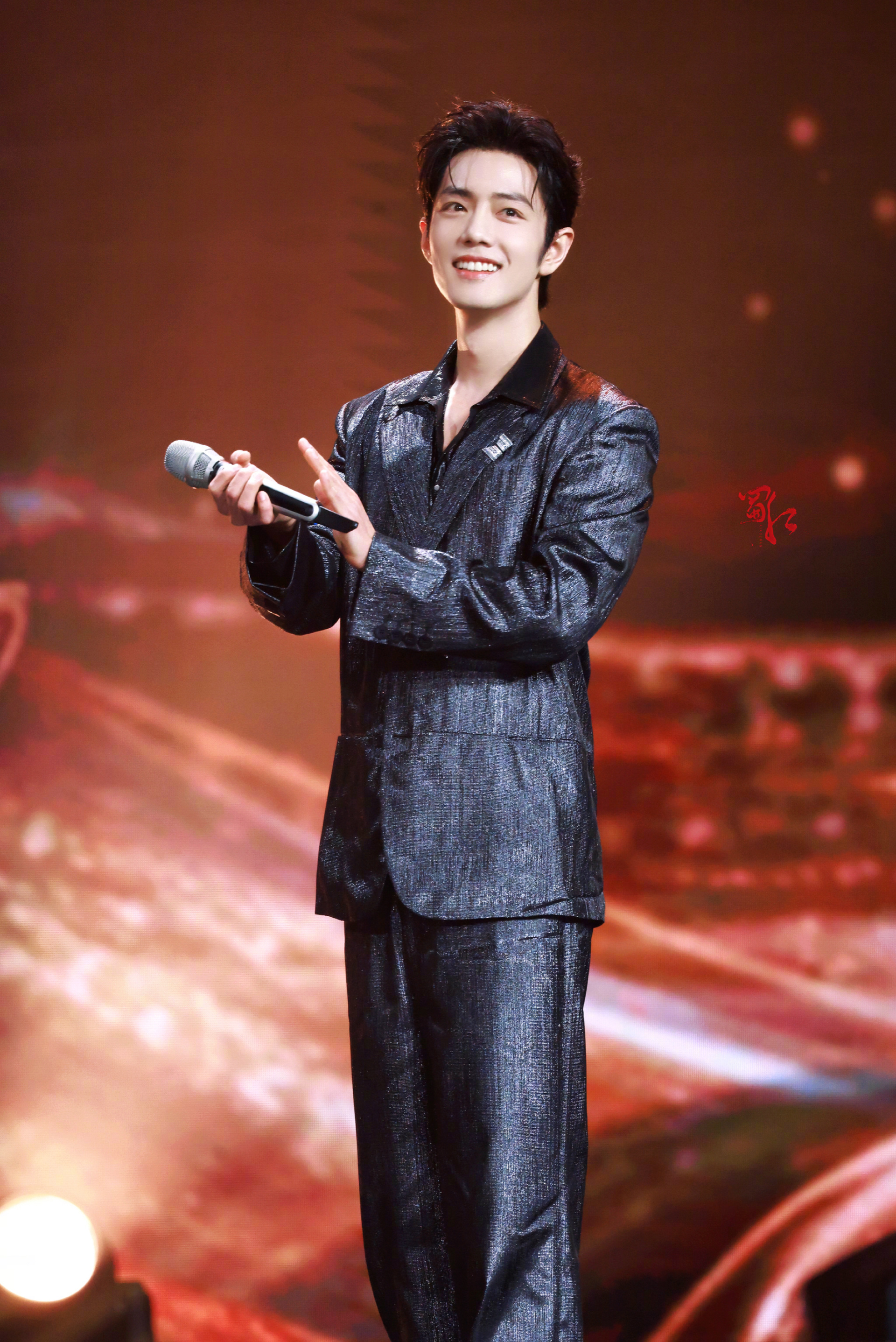 肖战  今日 电视剧品质盛典 内场造型，上身米兰时装周刚发布的Gucci Pri