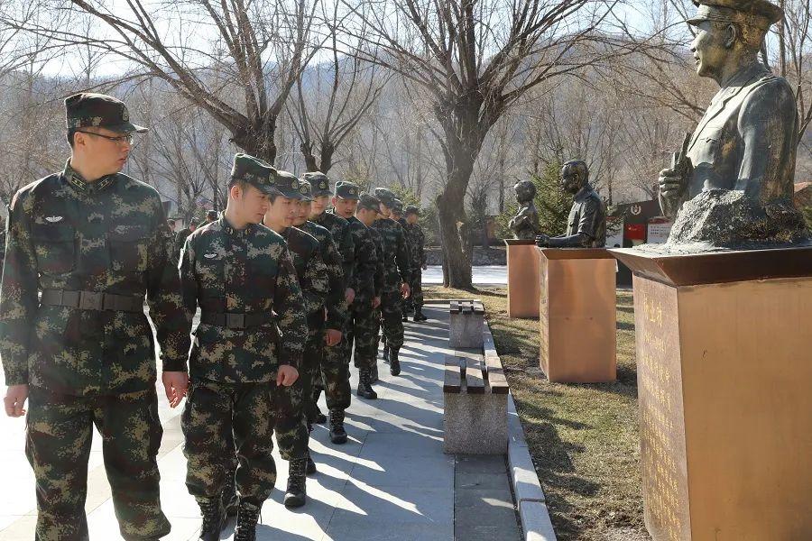 广义上的军考包括士兵考学、提干和专升本三种类别。士兵考学又分为生长军官（本科教育