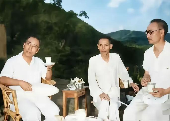 20年代的上海滩，戴笠在赌场赢了20万大洋，被庄家诬陷“出老千”。一把斧头眼看就