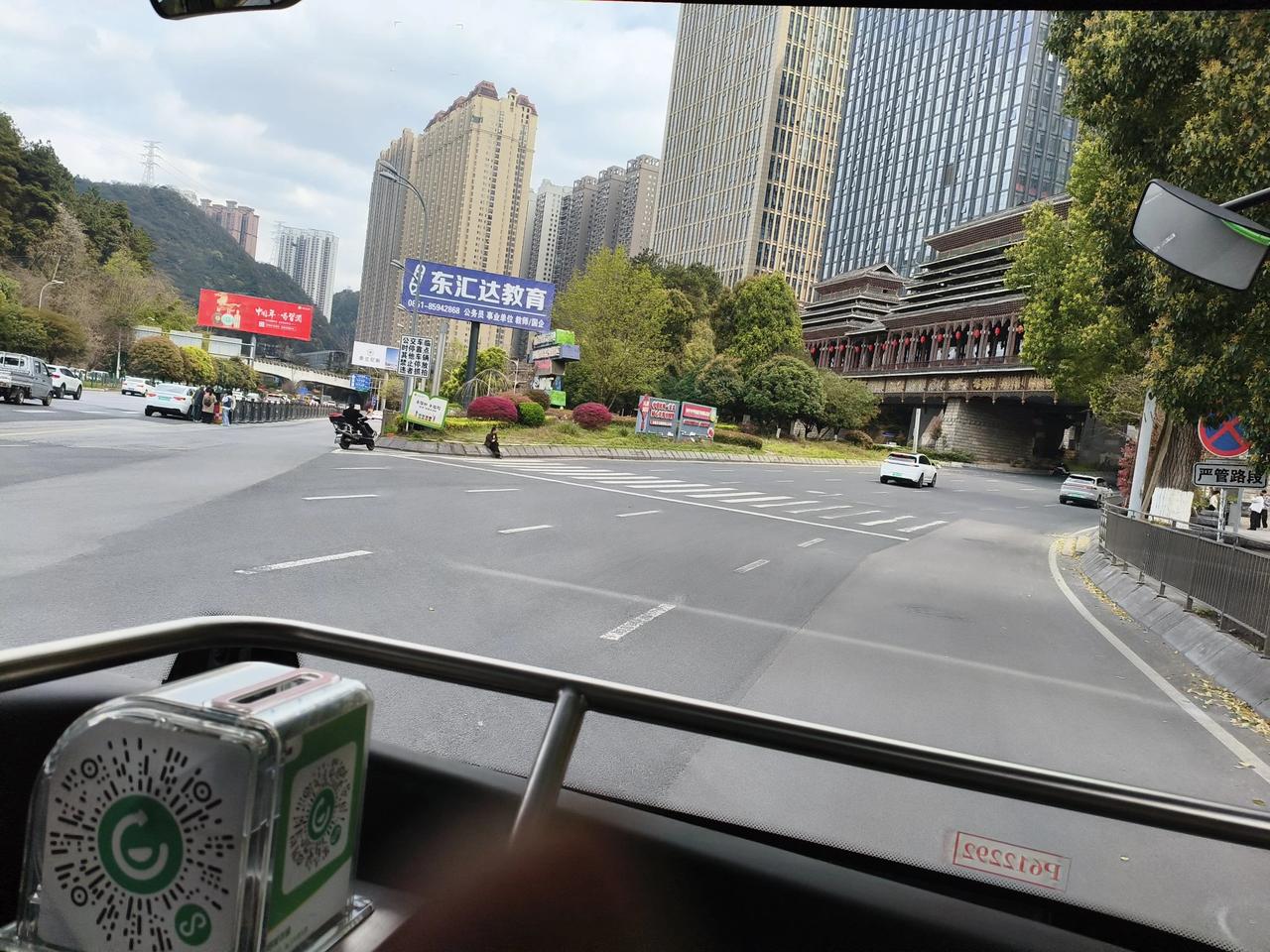 美国：封锁海峽，不准伊朗一滴油离开！
伊明：我们已通过铁路给中国运油