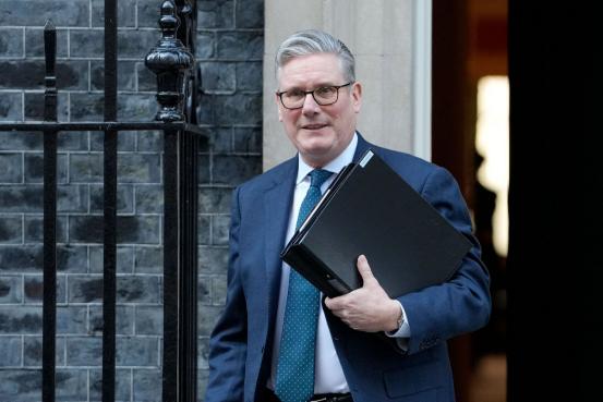 事关全球能源供应这事真的不能再拖了，3月16号当天英国首相斯塔默直接对着媒体说英