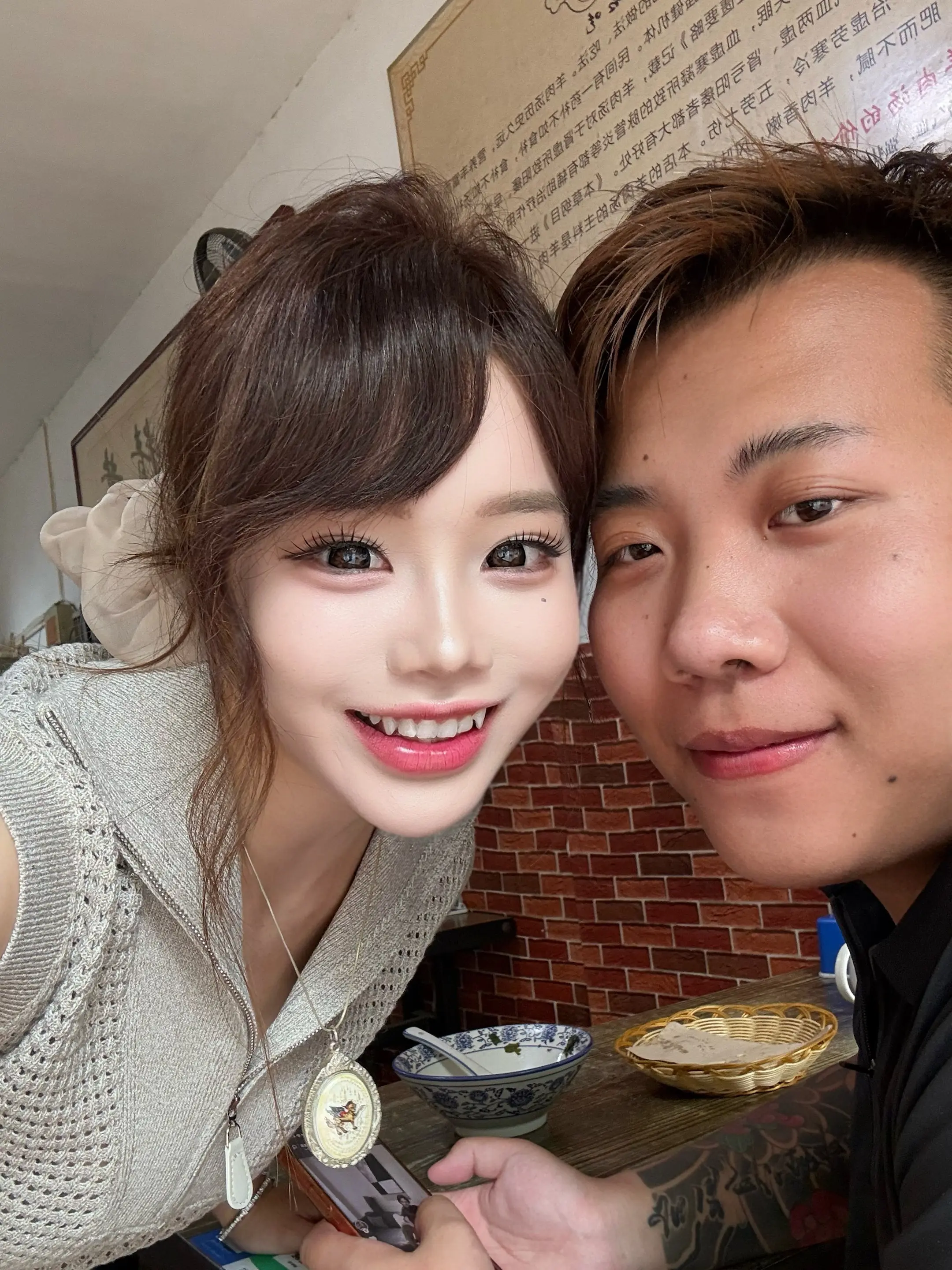 把我的miumiu 小白花穿搭 水光针 裸色长美甲 大黑美目拿来 把我...