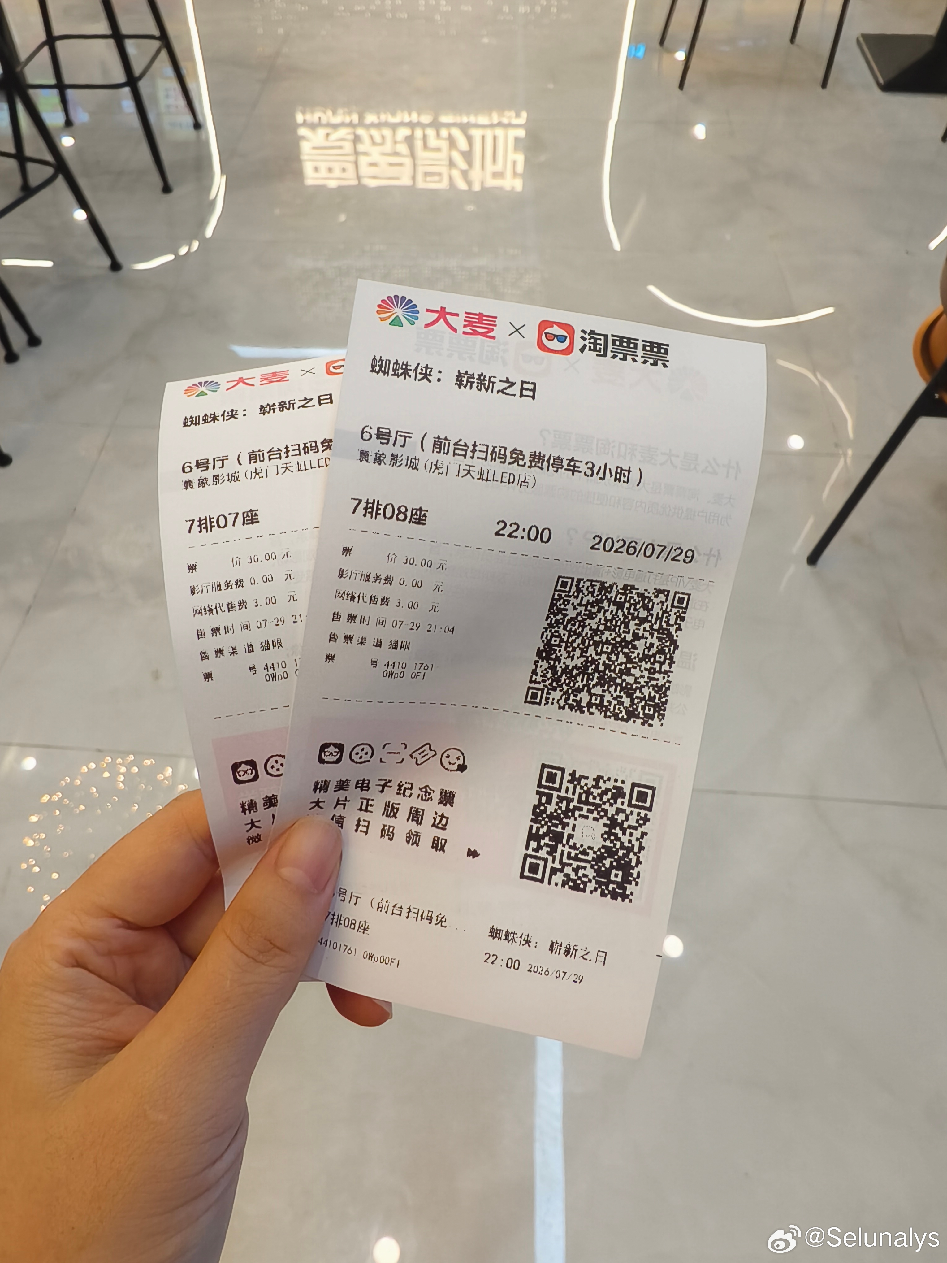 我前两天也去看了《蜘蛛侠：崭新之日》说实话，电影放到几个特别燃的镜头时，我也不是