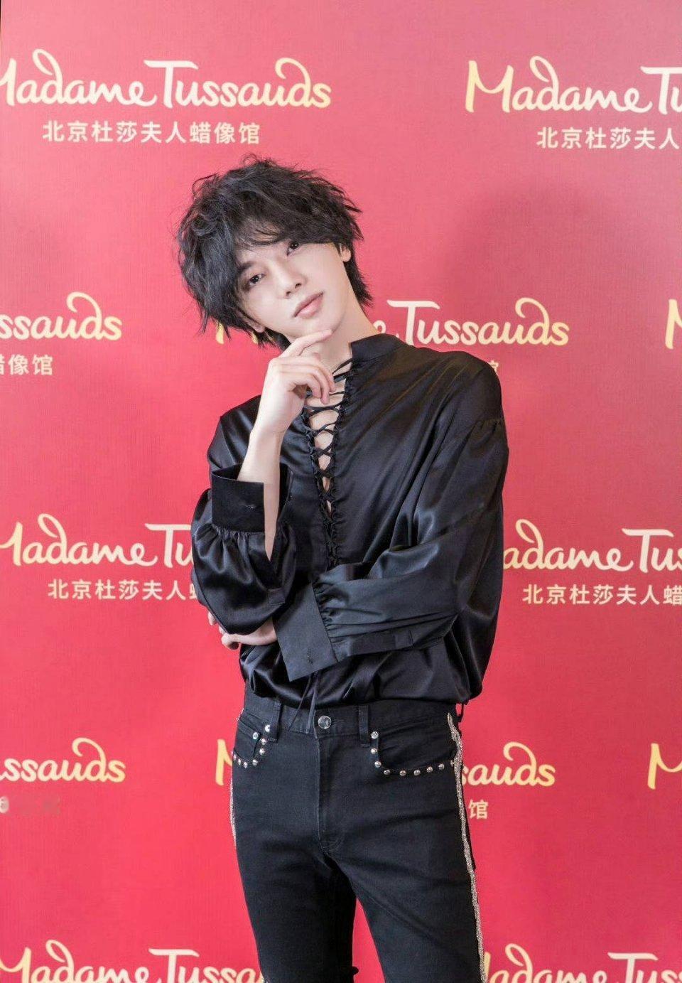 华晨宇蜡像这是很多年前北京杜莎做的蜡像搬去香港了，据说北京撤馆有人气的明星的蜡像