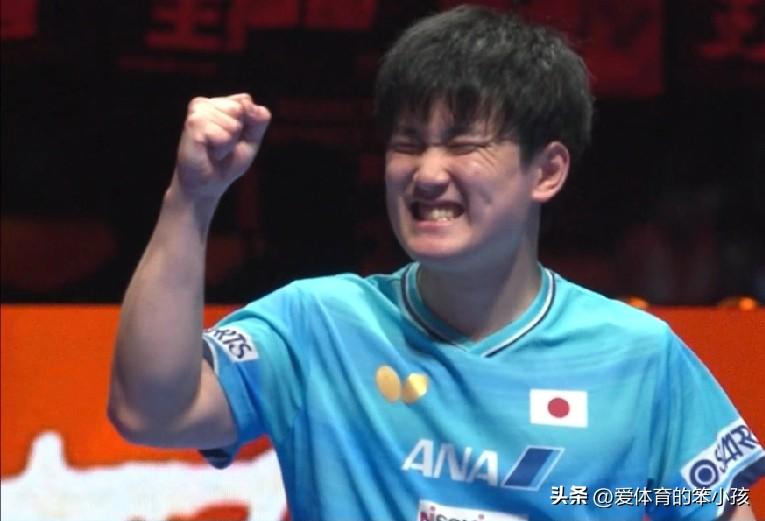 乒乓世界杯的赛场上，刚刚结束了一场十六进八的比拼，结果德国名将邱党在前两局准备充