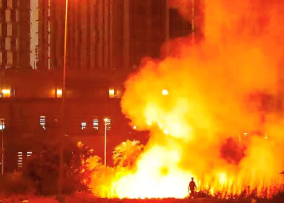 全球拉响红色警报！美国首次下令：所有驻外使馆，立刻进入紧急状态！
 
3月17日