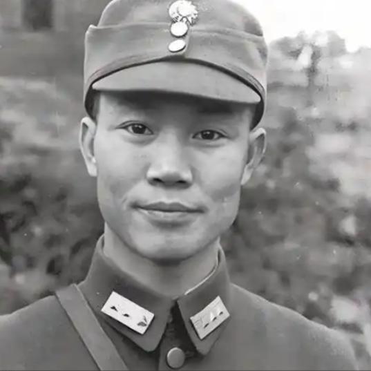 1925年，陈诚回家奔丧，7年不见的妻子想与陈诚同房。吴舜莲刚到床上，就被陈诚强